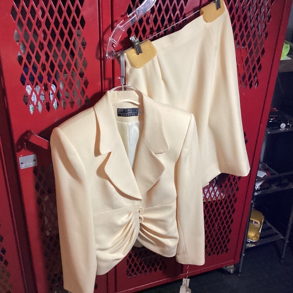 Couture size 6 YELLOW WOOL SUIT. USA MADE LIST $350. STUNNING - Picture 9 of 15